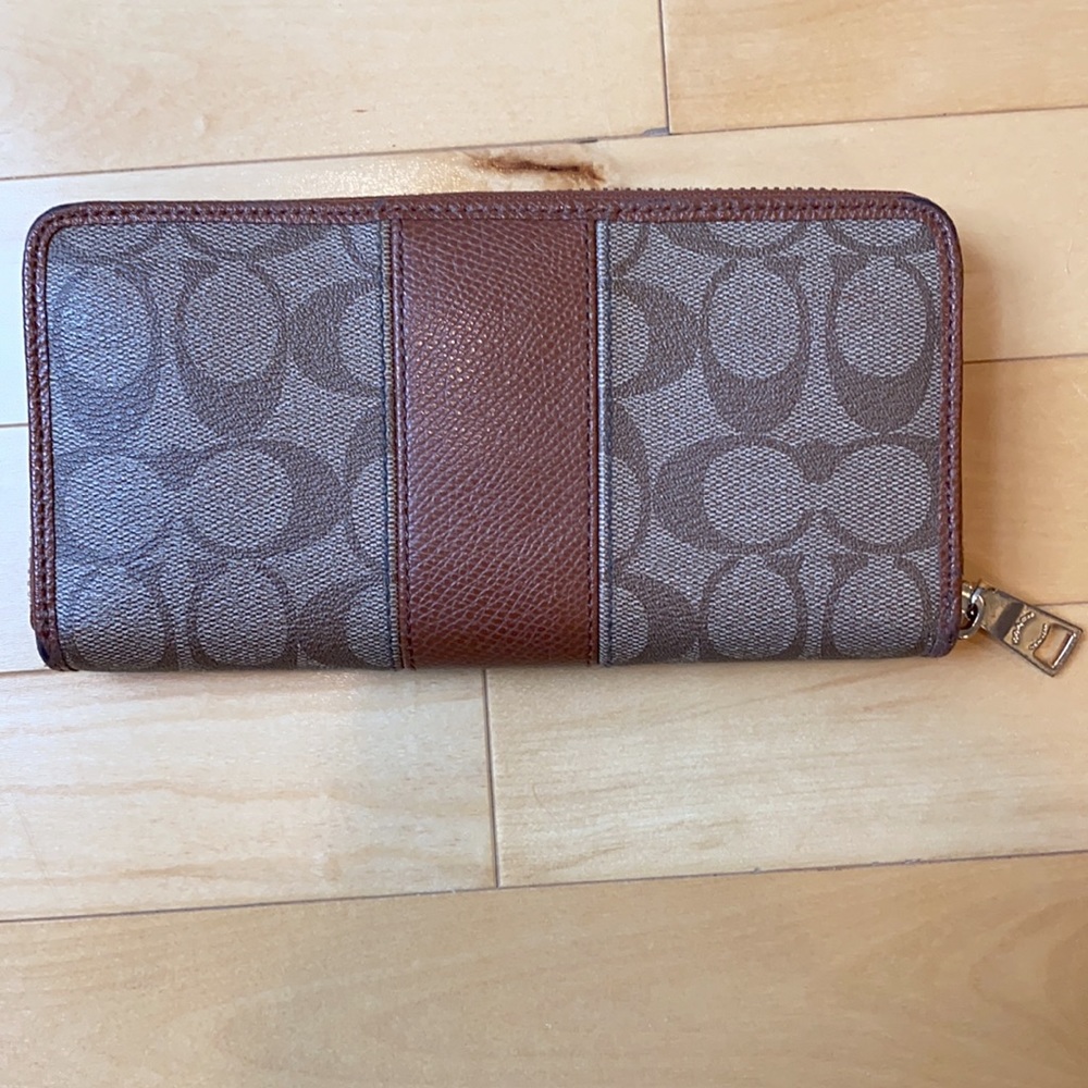 Coach Women's Leather Accordion Zip Wallet - Picture 5 of 7